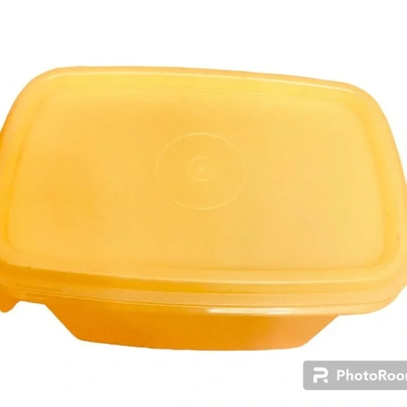 Tupperware Set of Yellow Shelf Saver and Pour Seal Wedge Containers - Picture 4 of 7